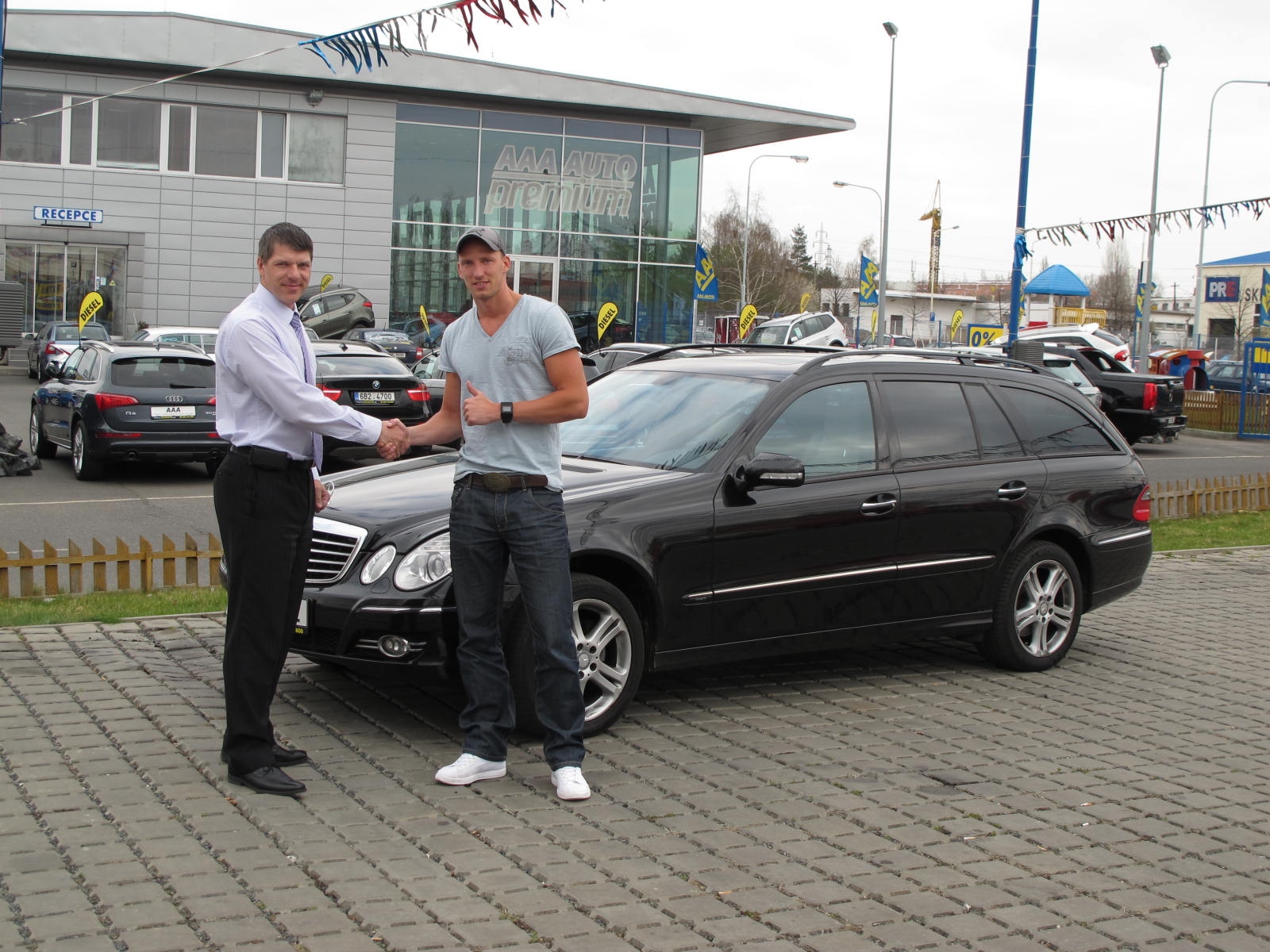 celebrities-in-aaa-auto-autobazar-aaa-auto