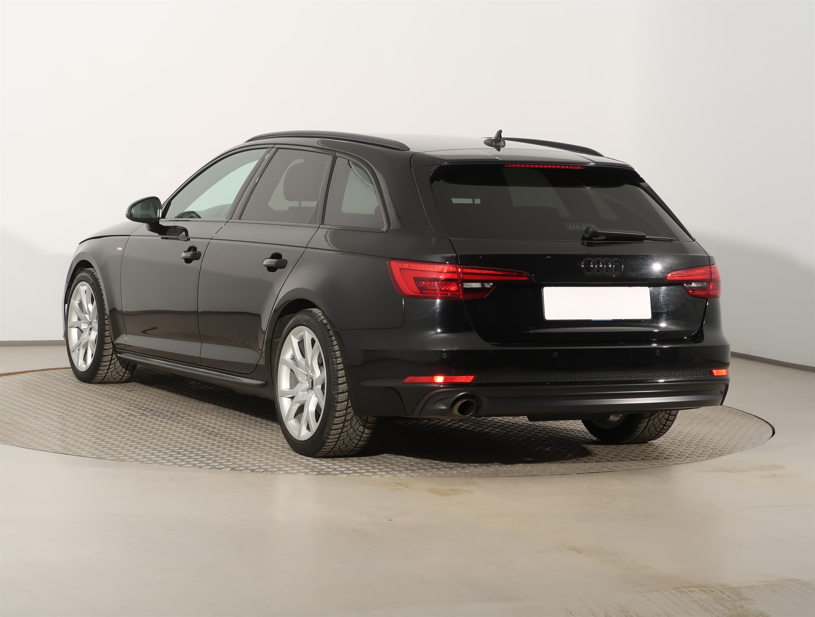 Audi A4, 2018 - pohled č. 5