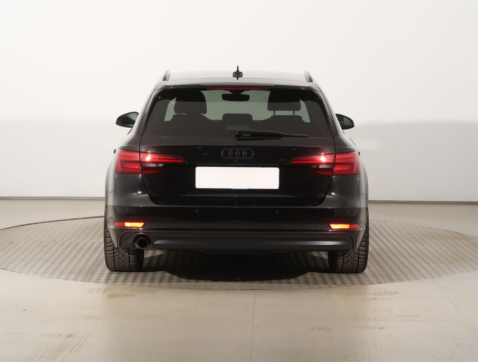 Audi A4, 2018 - pohled č. 6