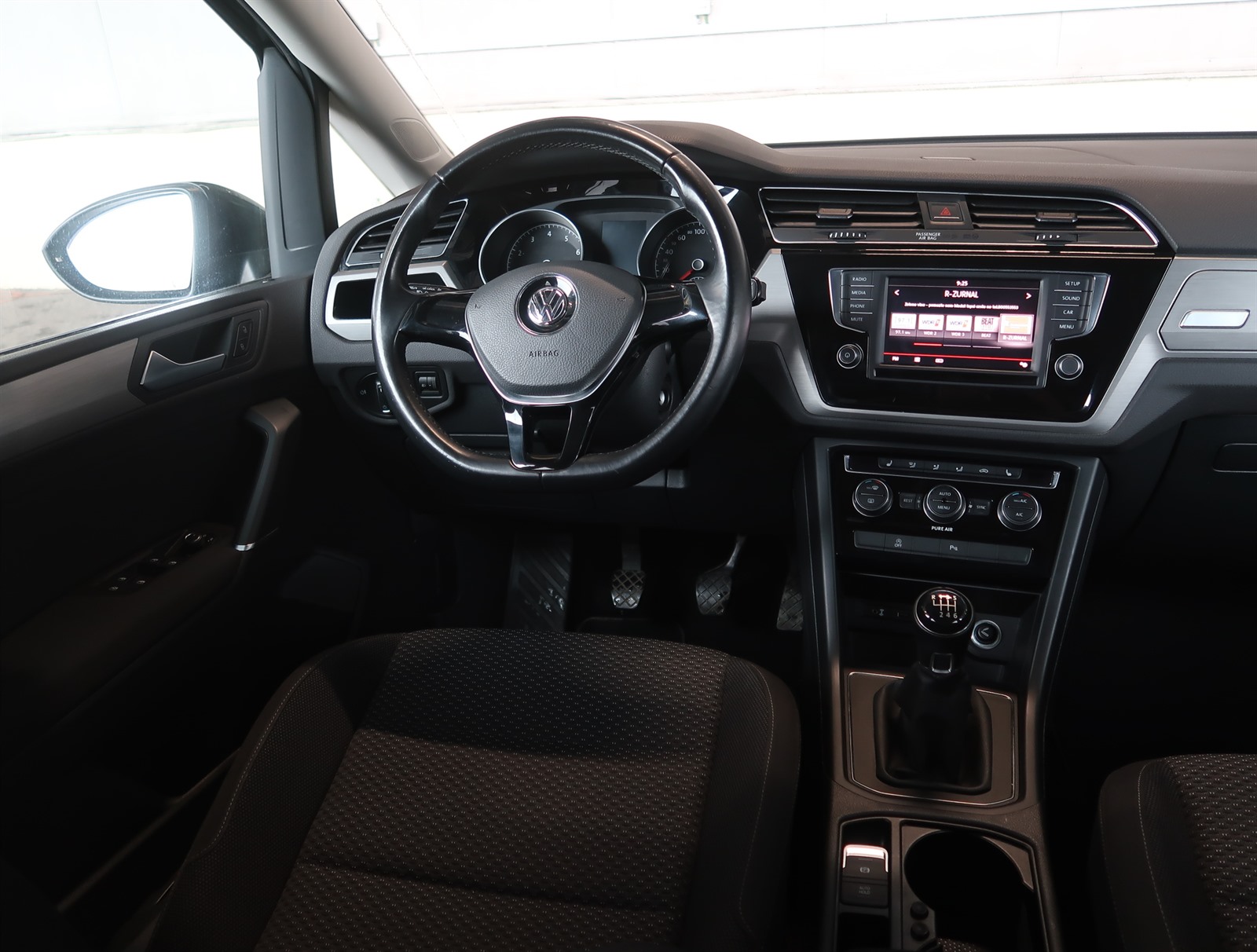 Volkswagen Touran, 2016 - pohled č. 9
