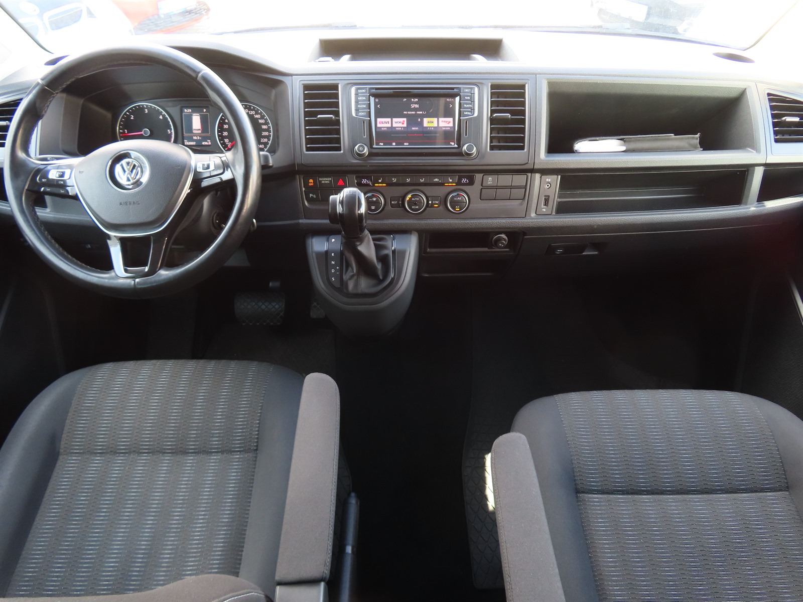 Volkswagen Caravelle, 2017 - pohled č. 10