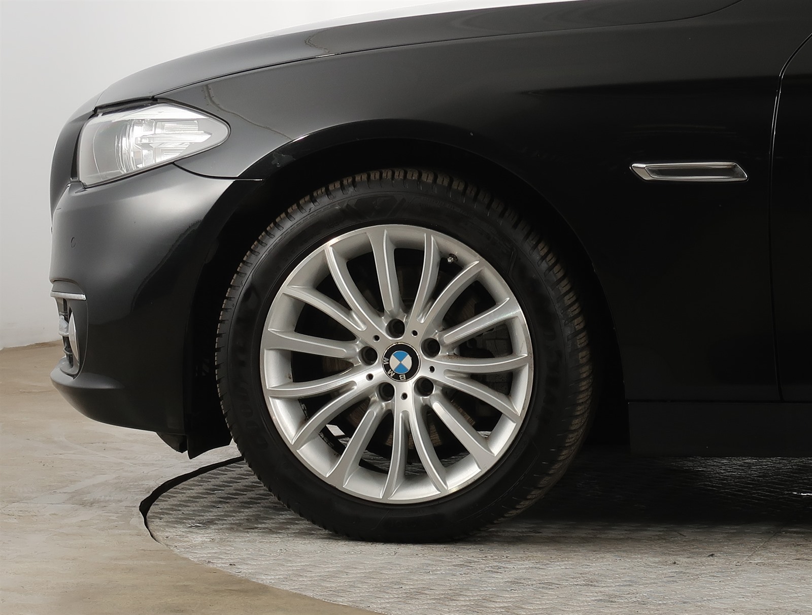 BMW Řada 5, 2014 - pohled č. 21