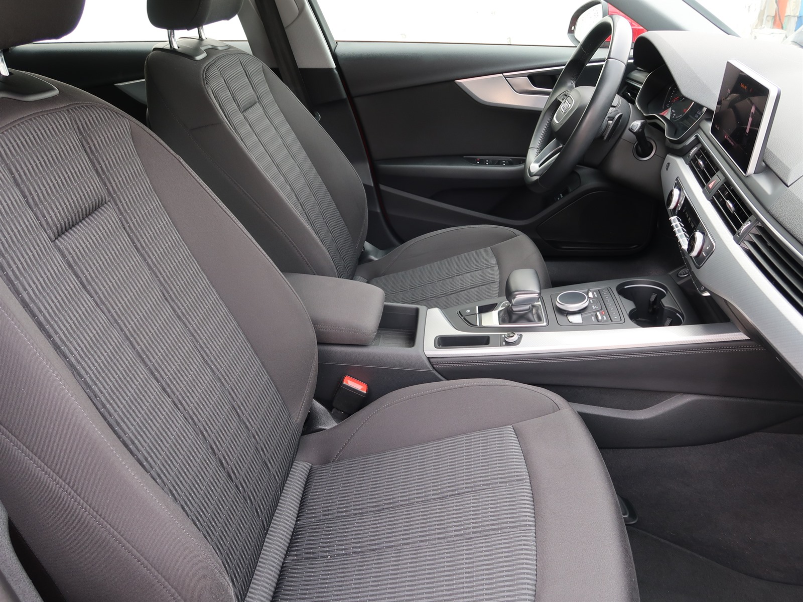 Audi A4, 2019 - pohled č. 12
