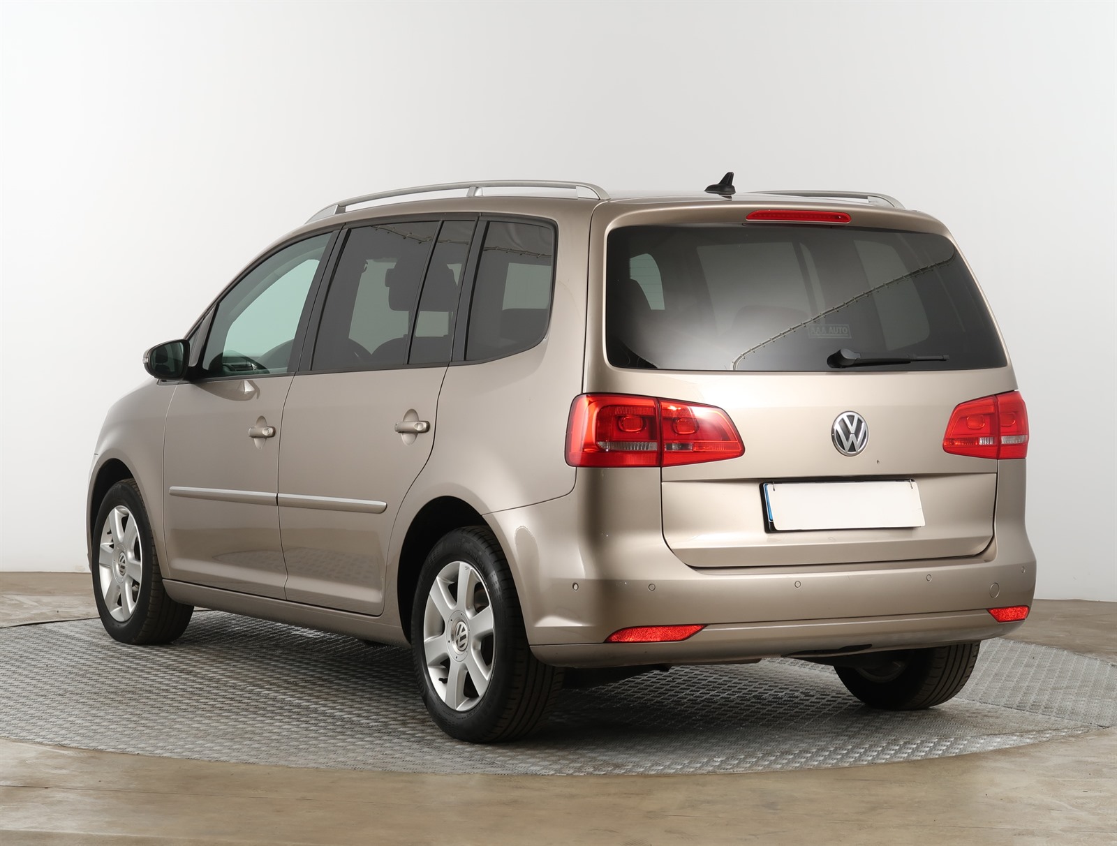 Volkswagen Touran, 2011 - pohled č. 5