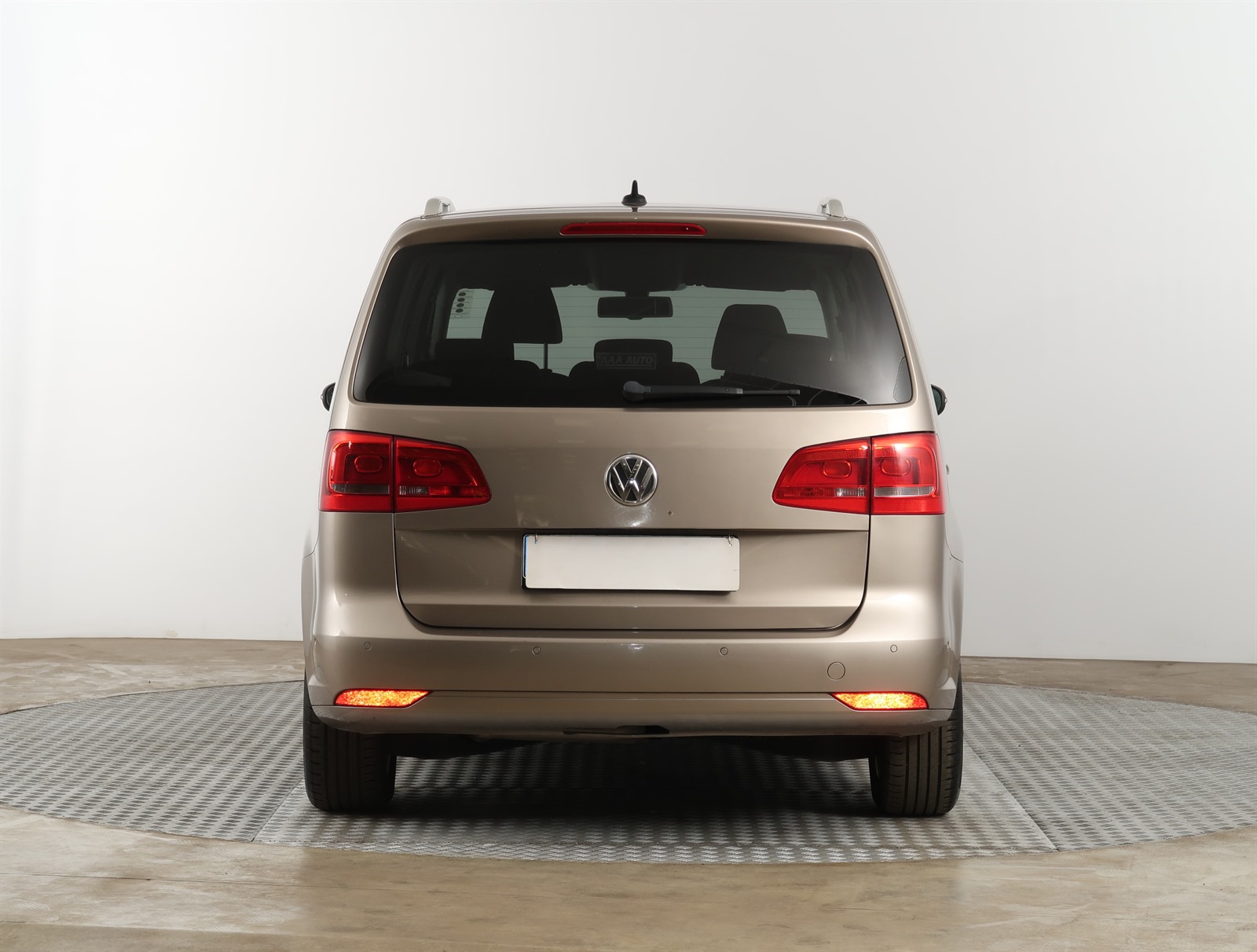 Volkswagen Touran, 2011 - pohled č. 6