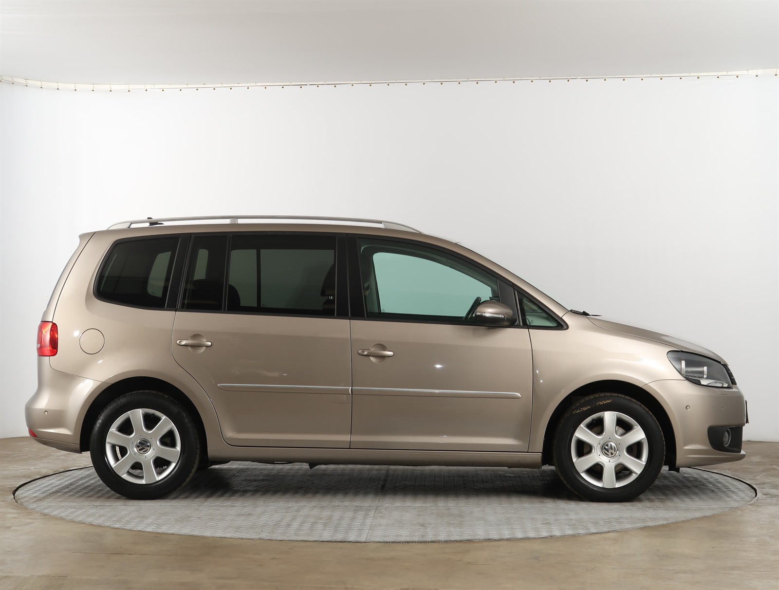 Volkswagen Touran, 2011 - pohled č. 8