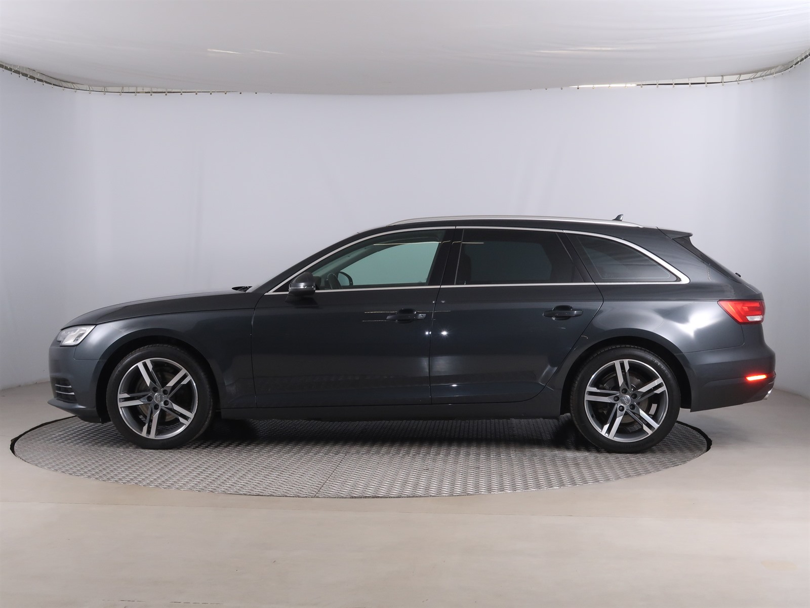 Audi A4, 2016 - pohled č. 4