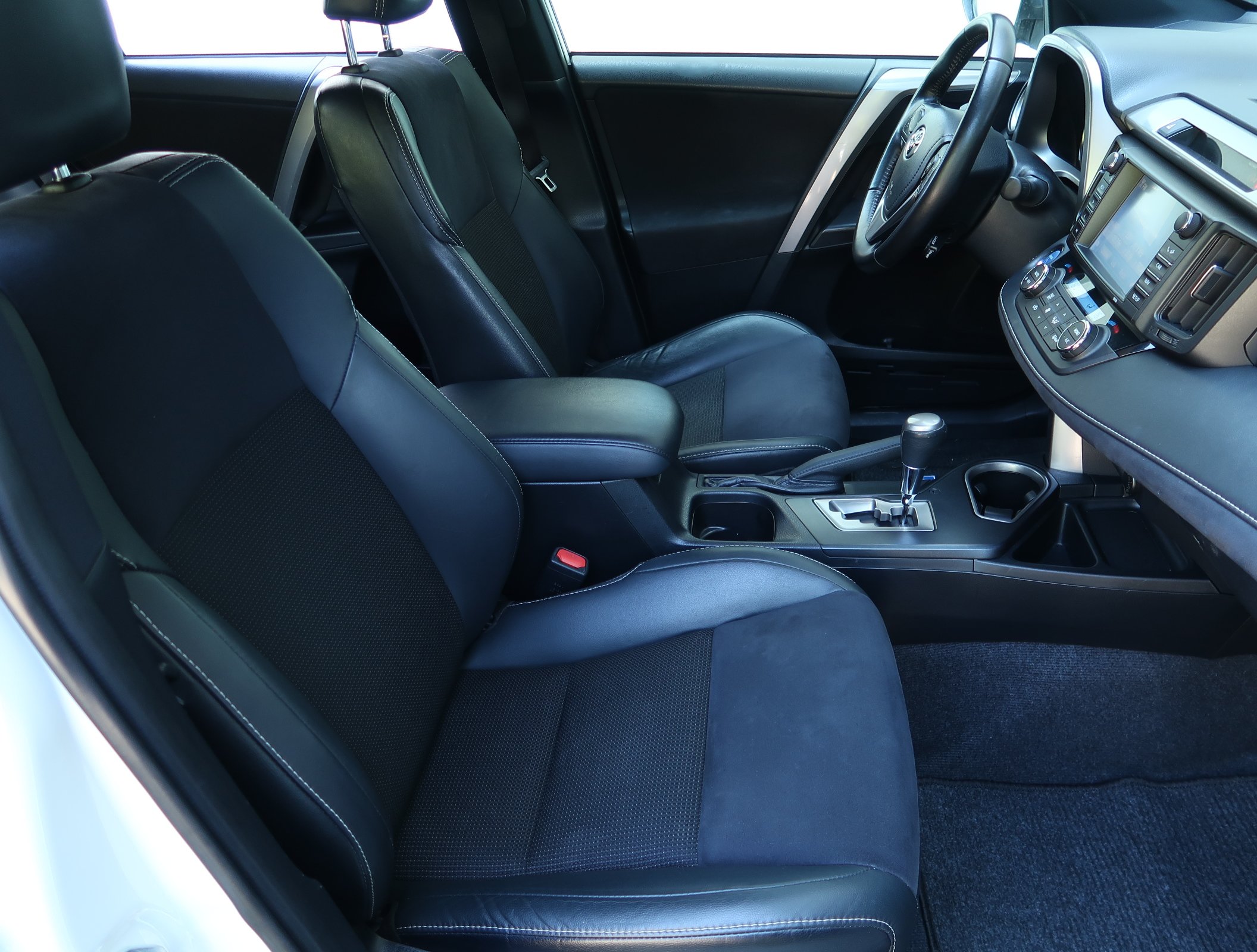 Toyota RAV 4, 2016 - pohled č. 12