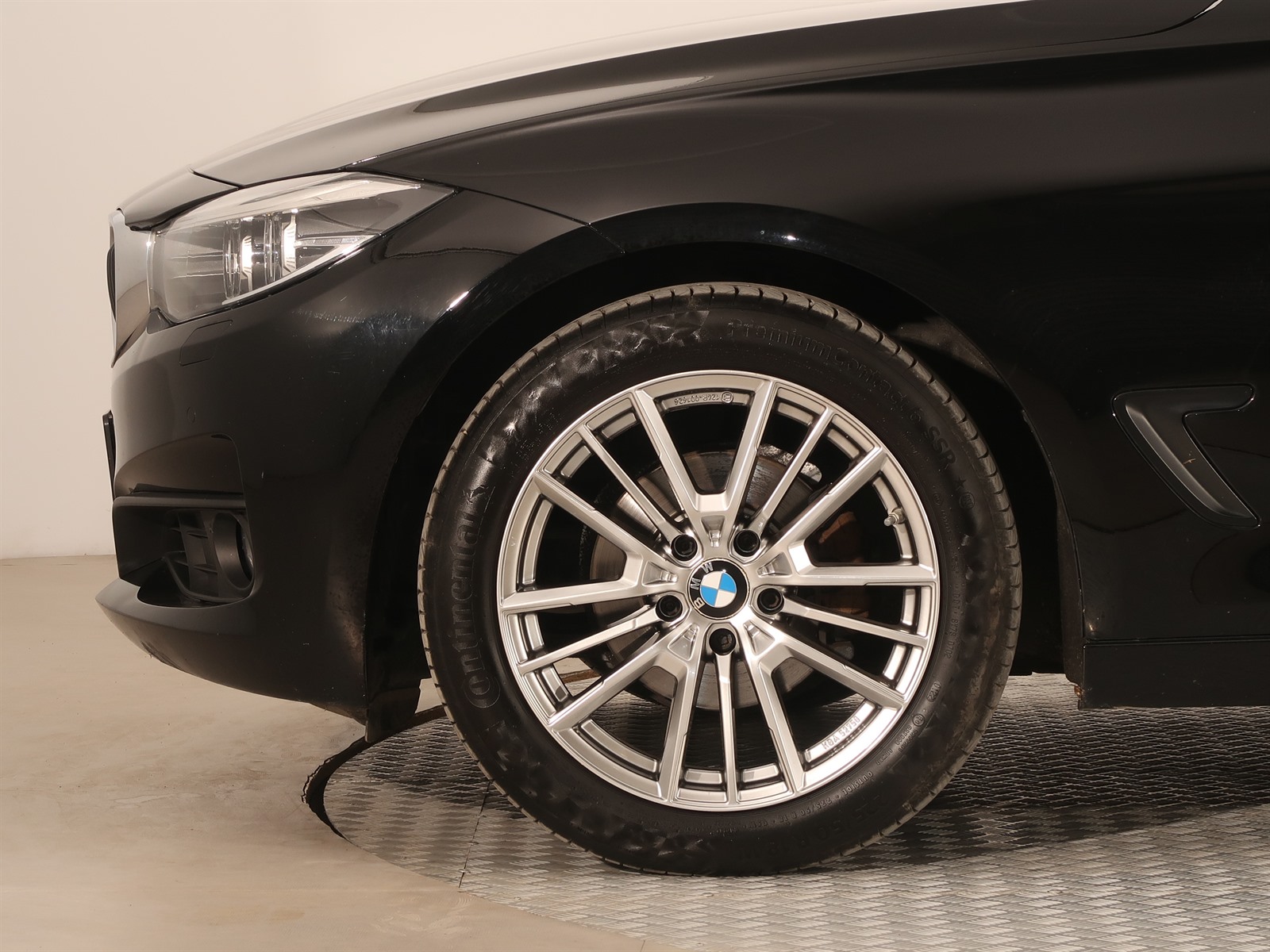 BMW 3GT, 2017 - pohled č. 21