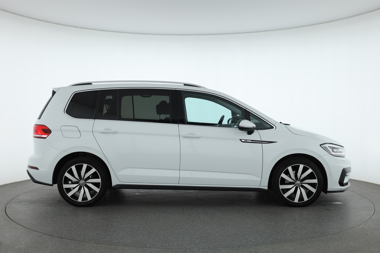 Volkswagen Touran, 2019 - pohled č. 8