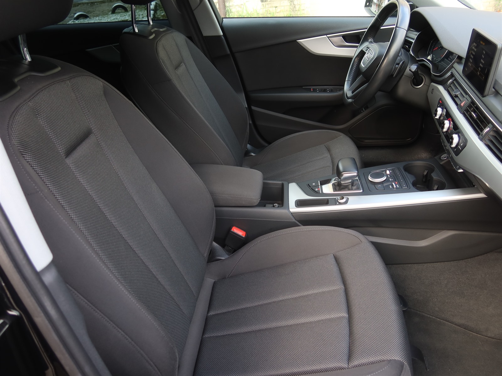 Audi A4, 2018 - pohled č. 12