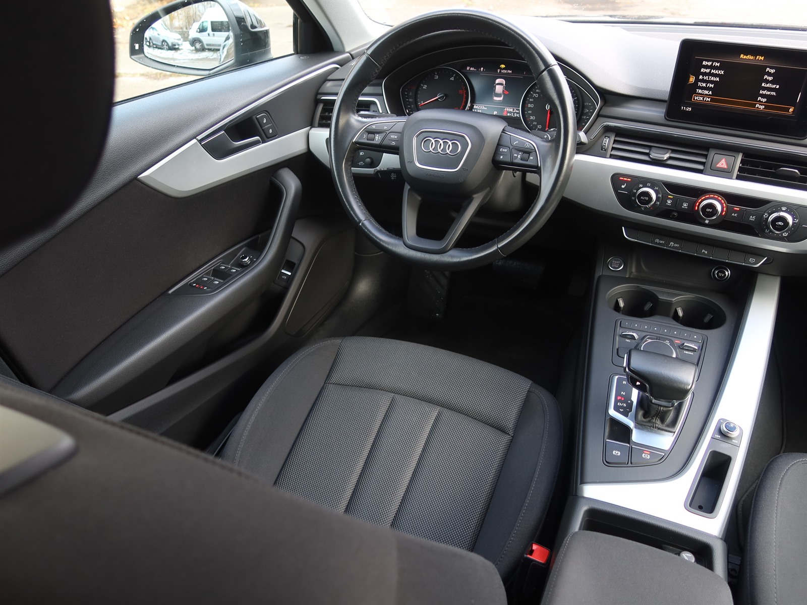 Audi A4, 2018 - pohled č. 9