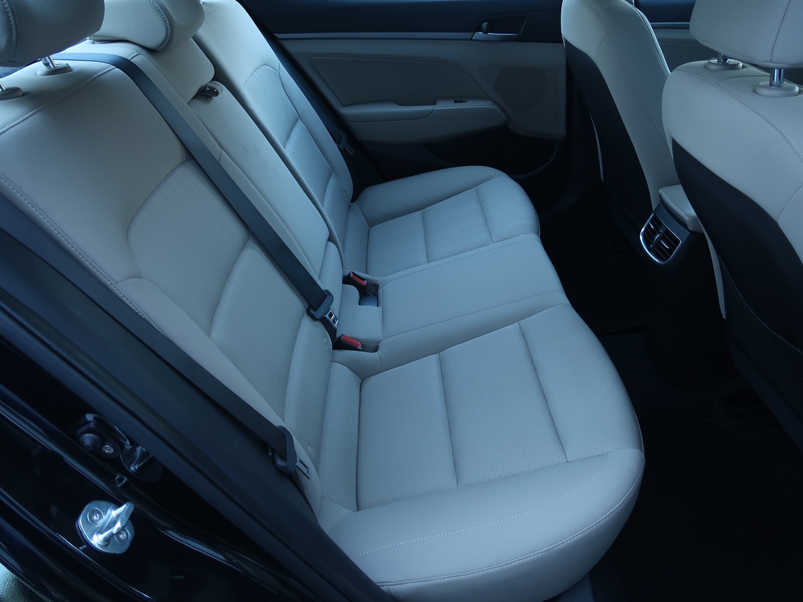 Hyundai Elantra, 2017 - pohled č. 13