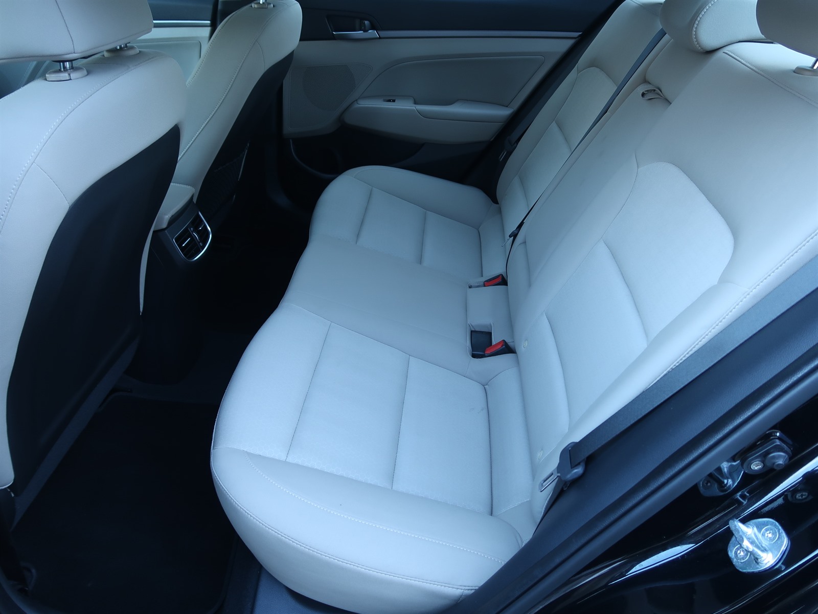 Hyundai Elantra, 2017 - pohled č. 15