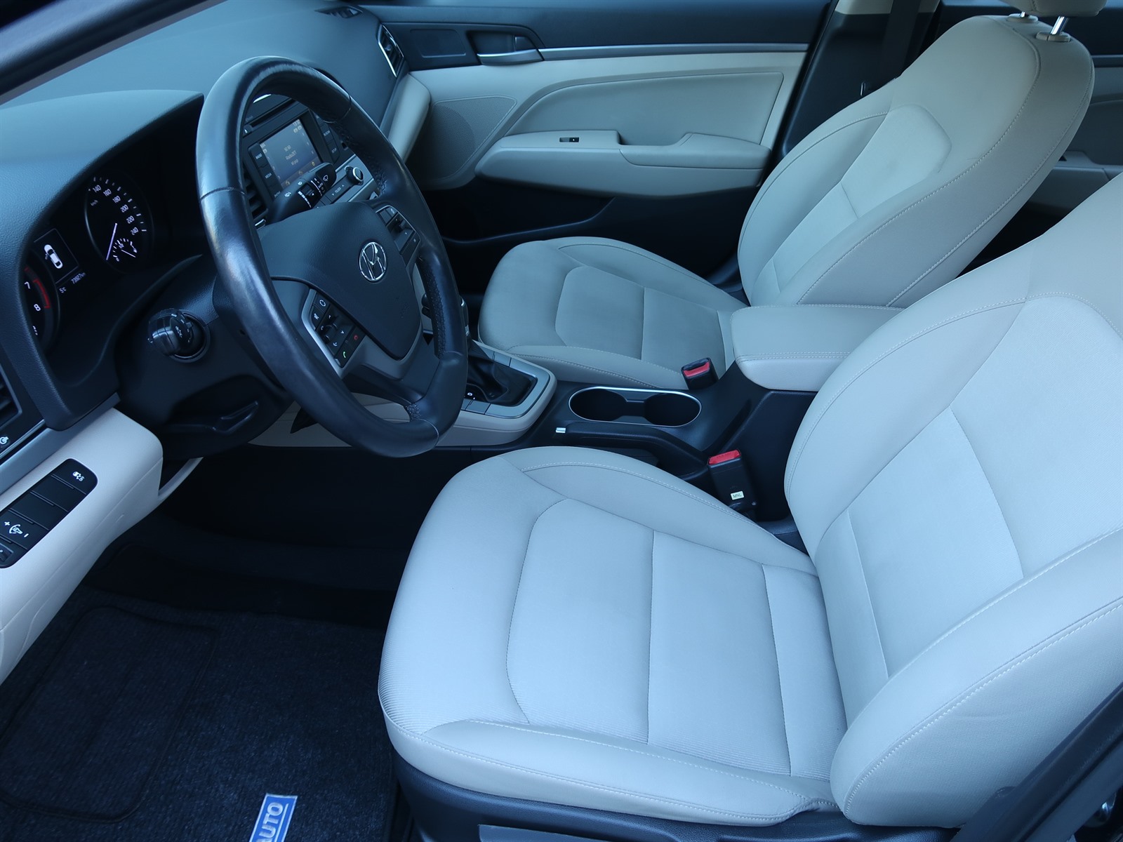 Hyundai Elantra, 2017 - pohled č. 16