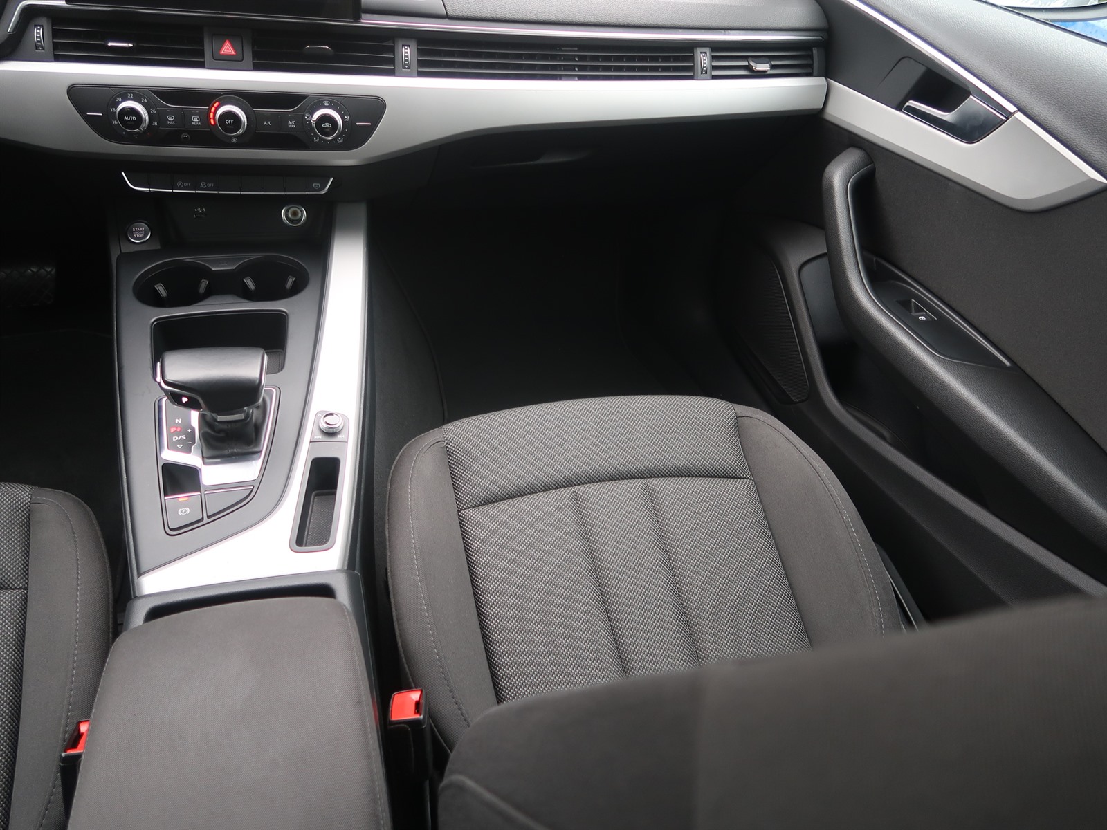 Audi A4, 2020 - pohled č. 11