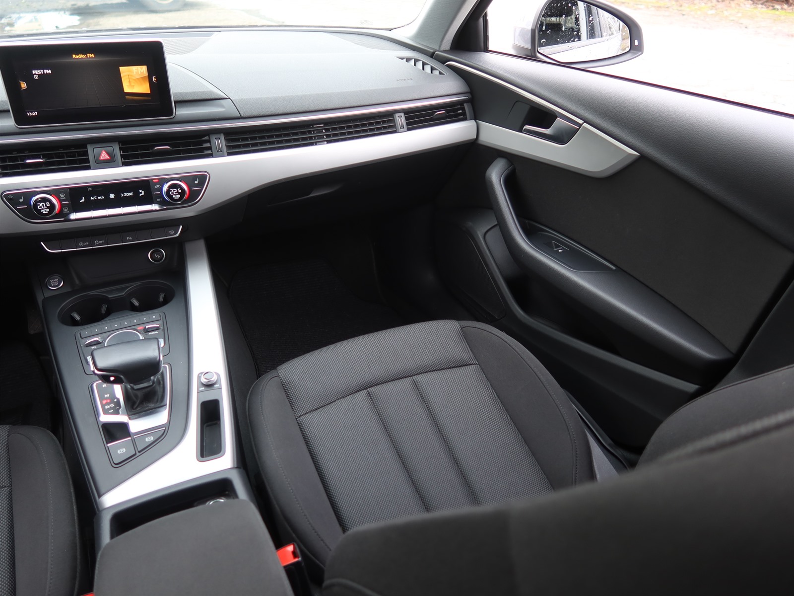 Audi A4, 2019 - pohled č. 11