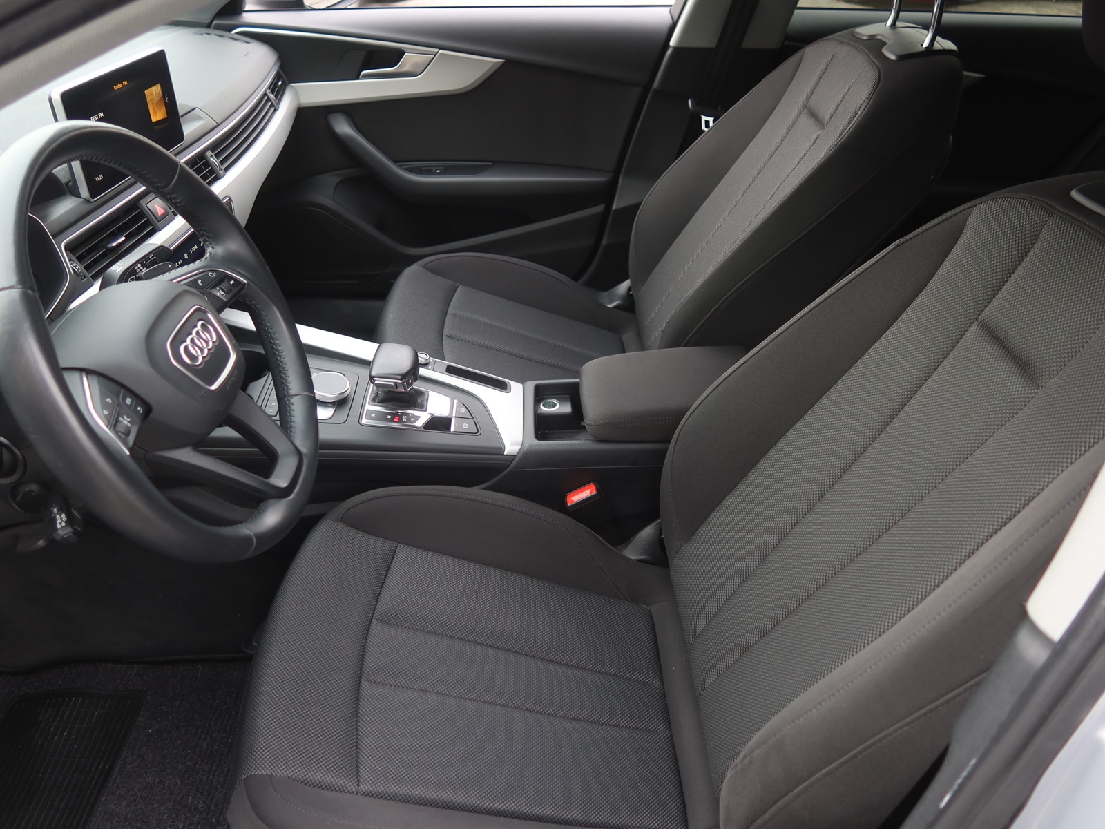 Audi A4, 2019 - pohled č. 16