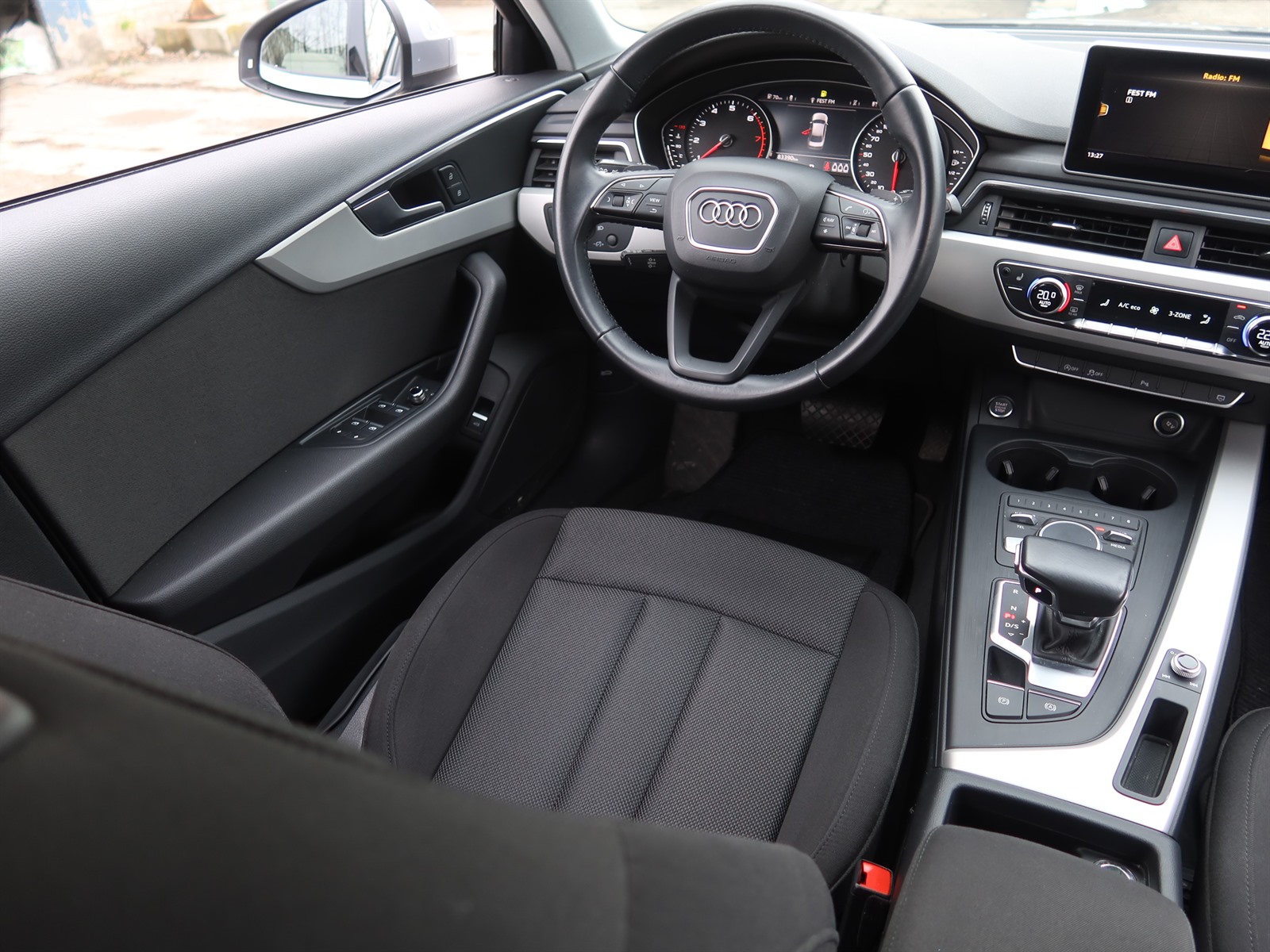 Audi A4, 2019 - pohled č. 9