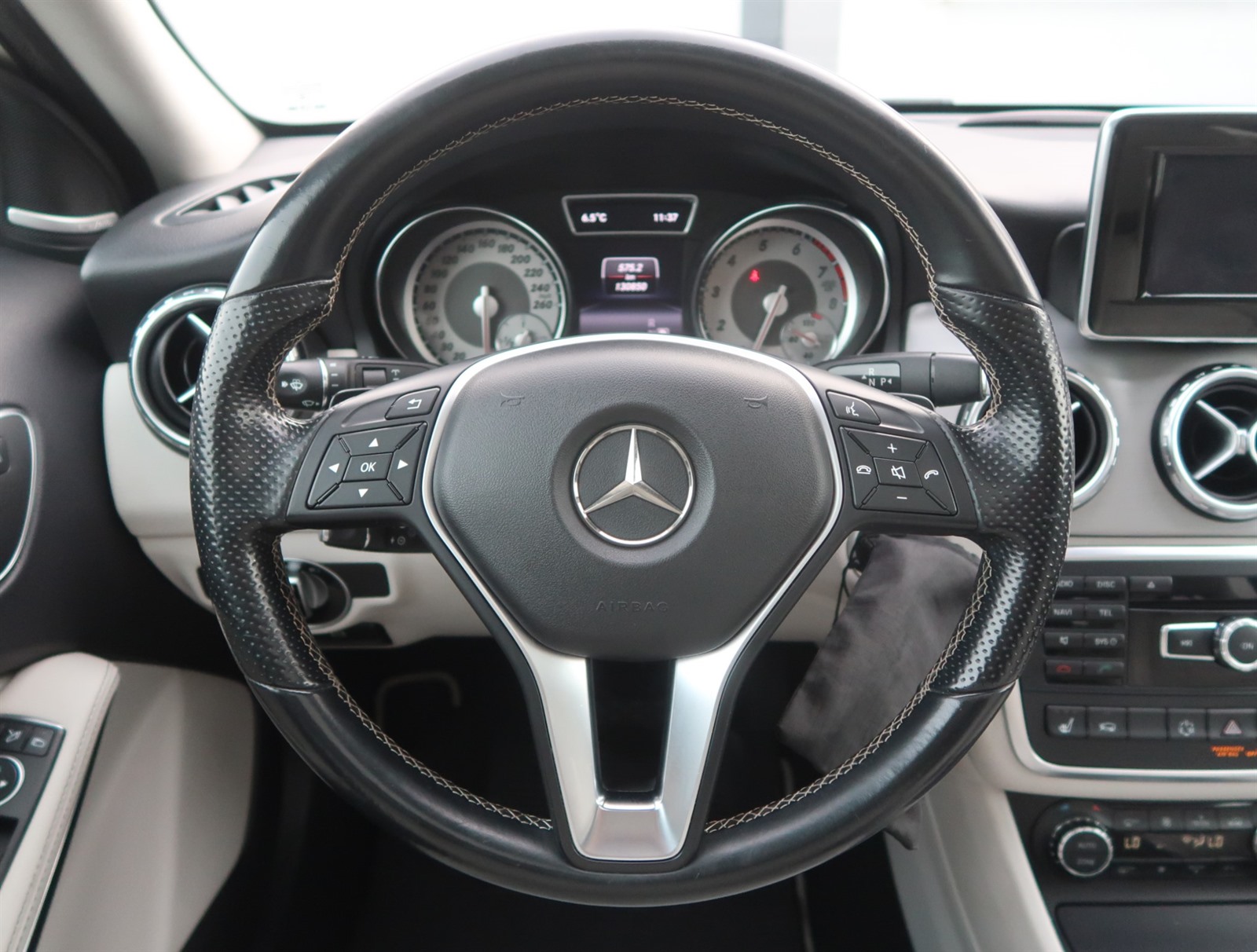 Mercedes-Benz GLA, 2014 - pohled č. 22