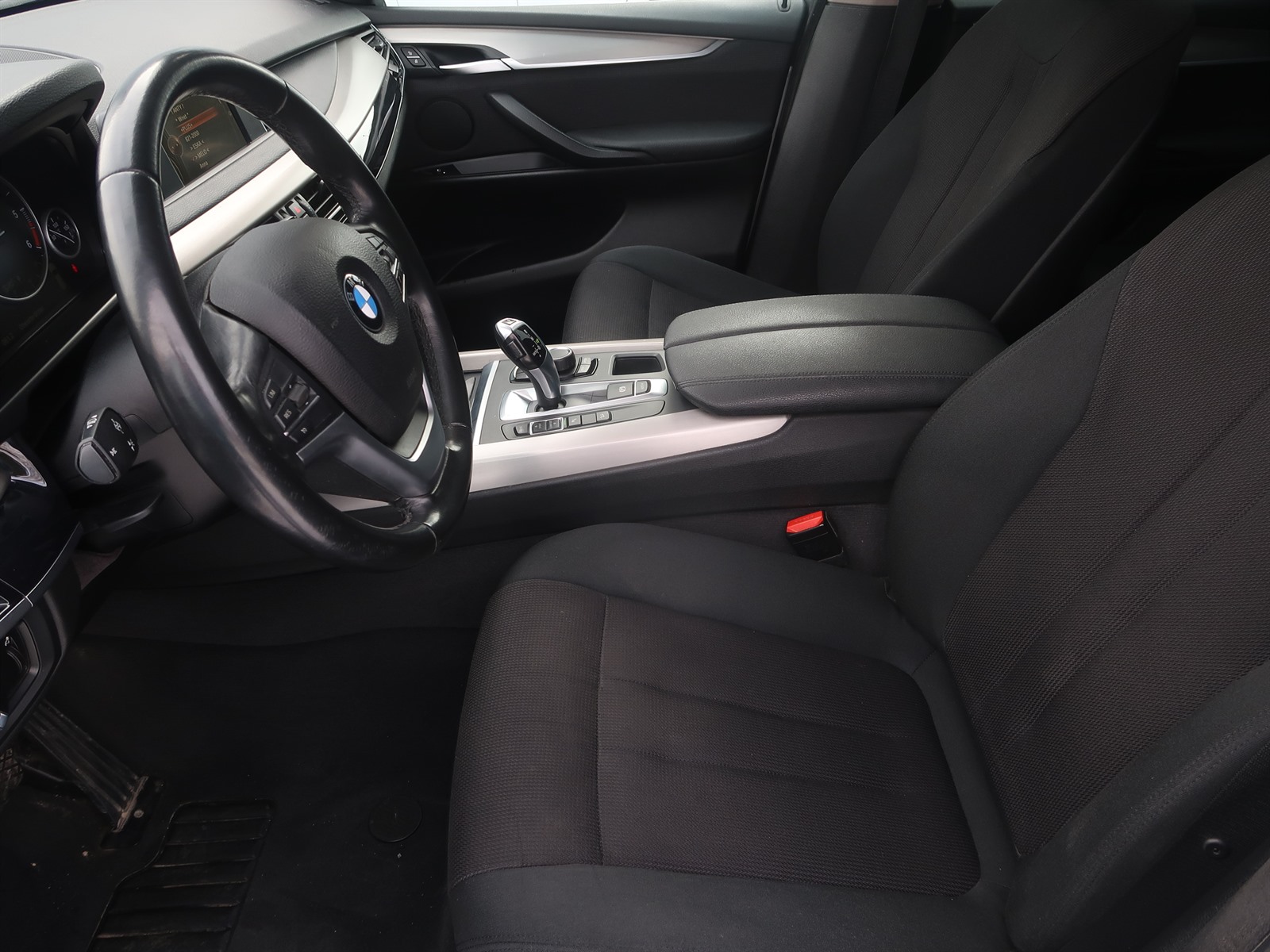 BMW X5, 2016 - pohled č. 16