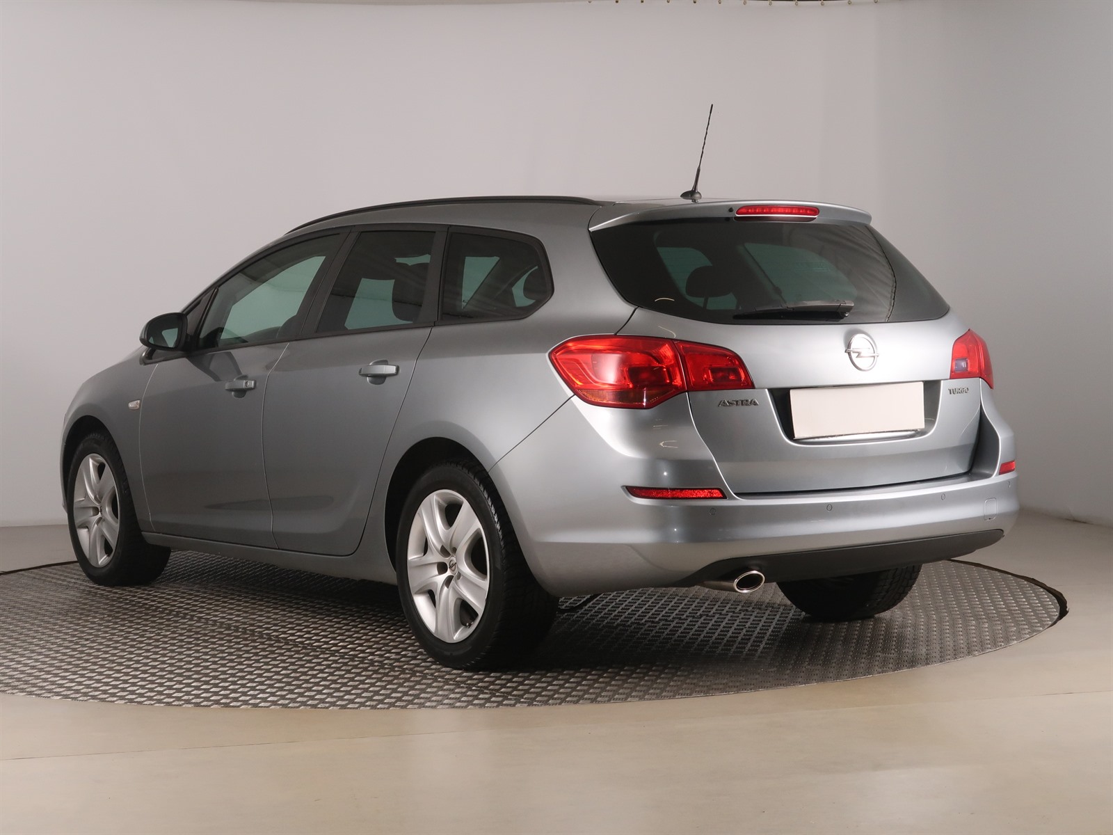 Opel Astra, 2011 - pohled č. 5