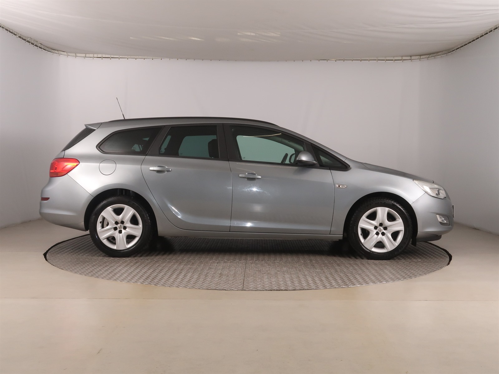 Opel Astra, 2011 - pohled č. 8
