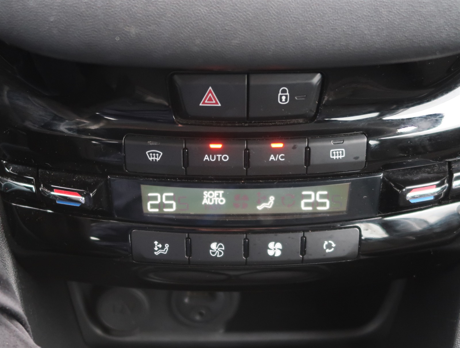 Peugeot 208, 2015 - pohled č. 24