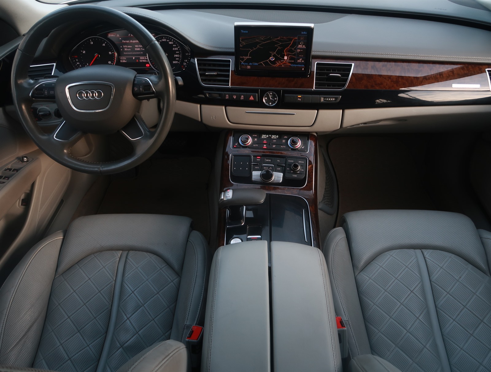 Audi A8, 2010 - pohled č. 10