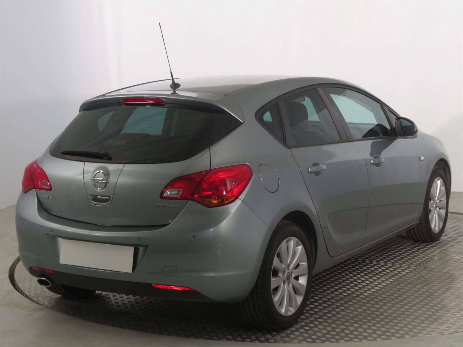Opel Astra, 2012 - pohled č. 7
