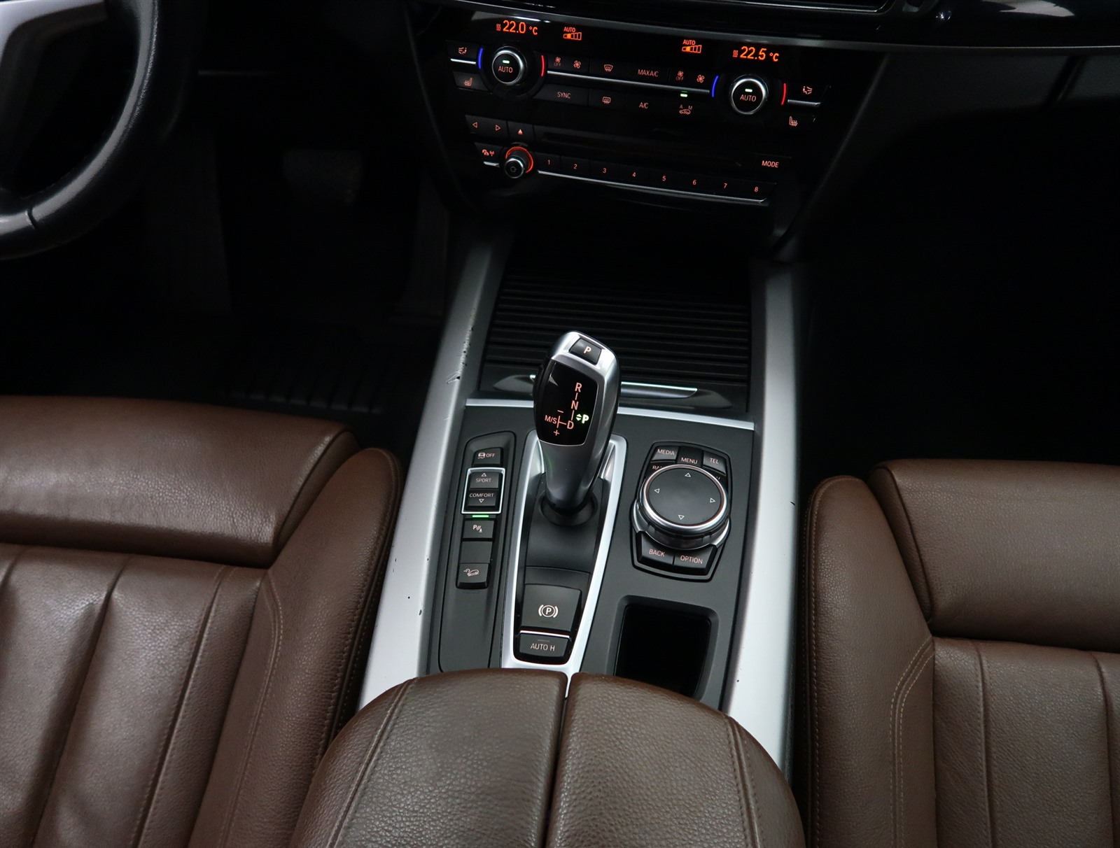 BMW X5, 2015 - pohled č. 19