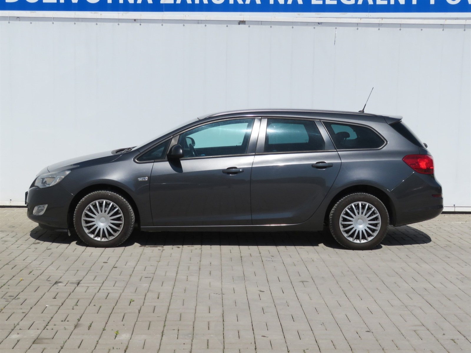 Opel Astra, 2011 - pohled č. 4