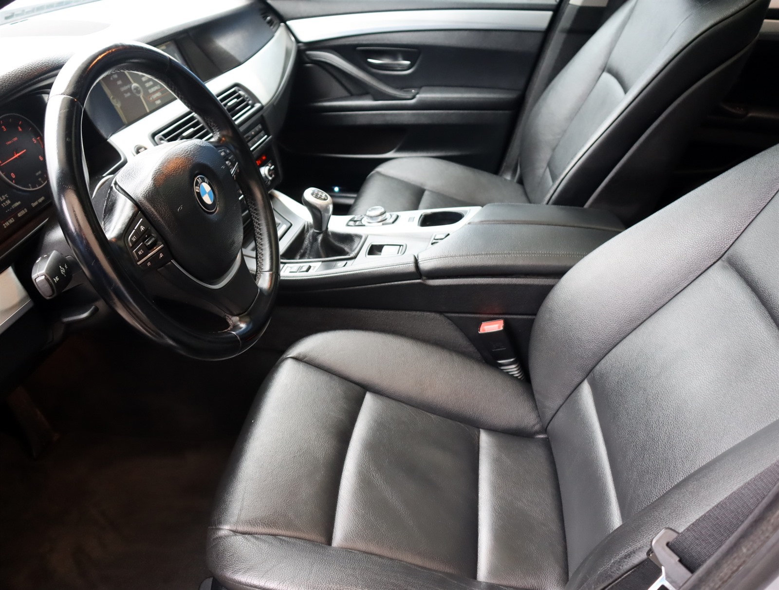 BMW Řada 5, 2012 - pohled č. 16