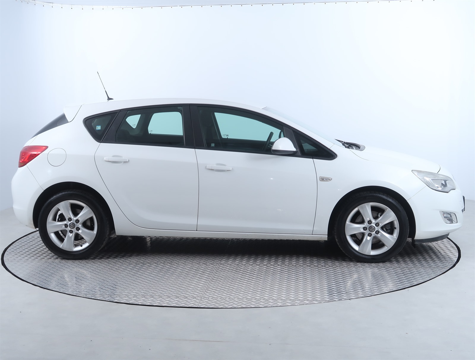 Opel Astra, 2012 - pohled č. 8