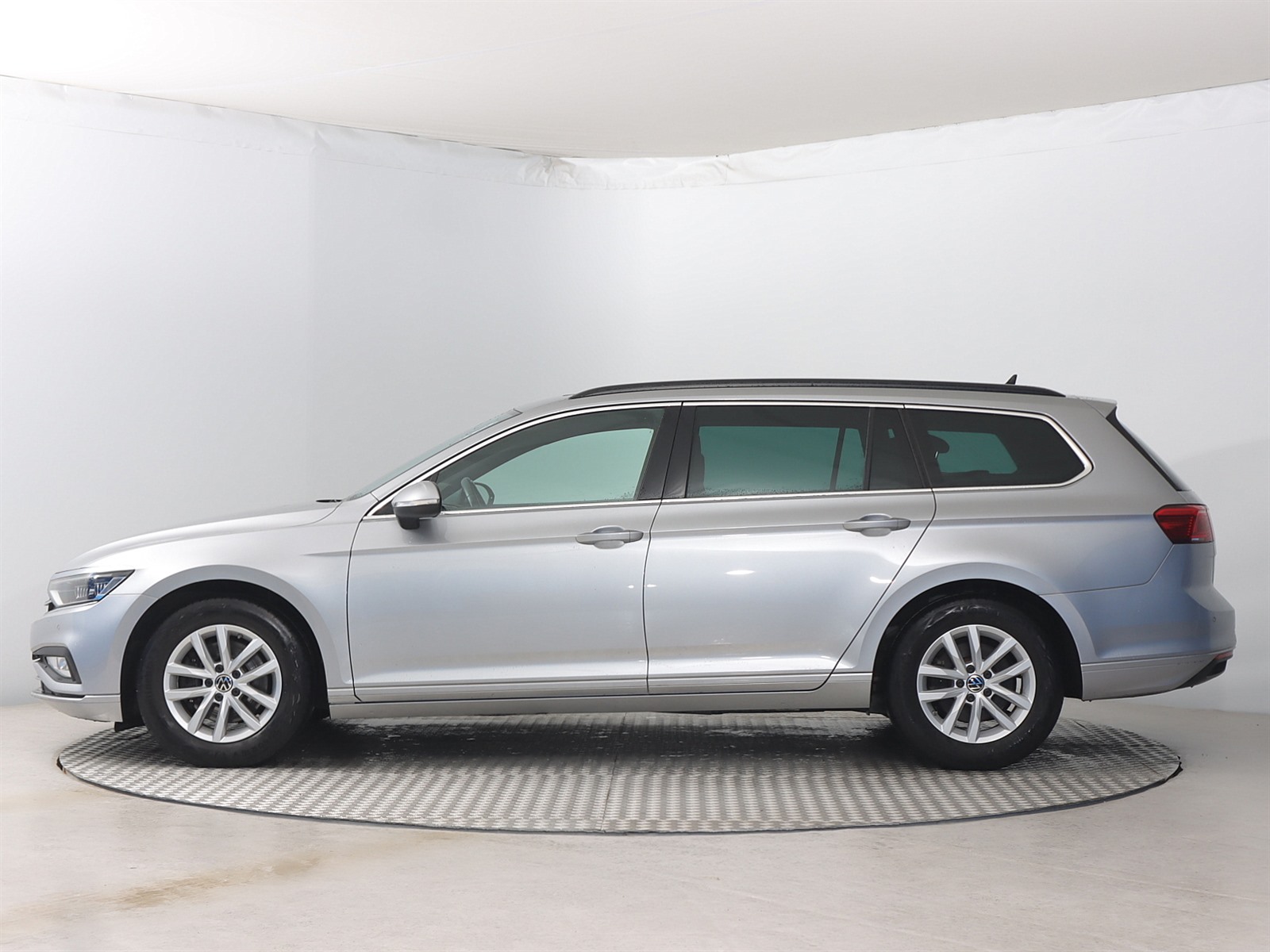 Volkswagen Passat, 2020 - pohled č. 4