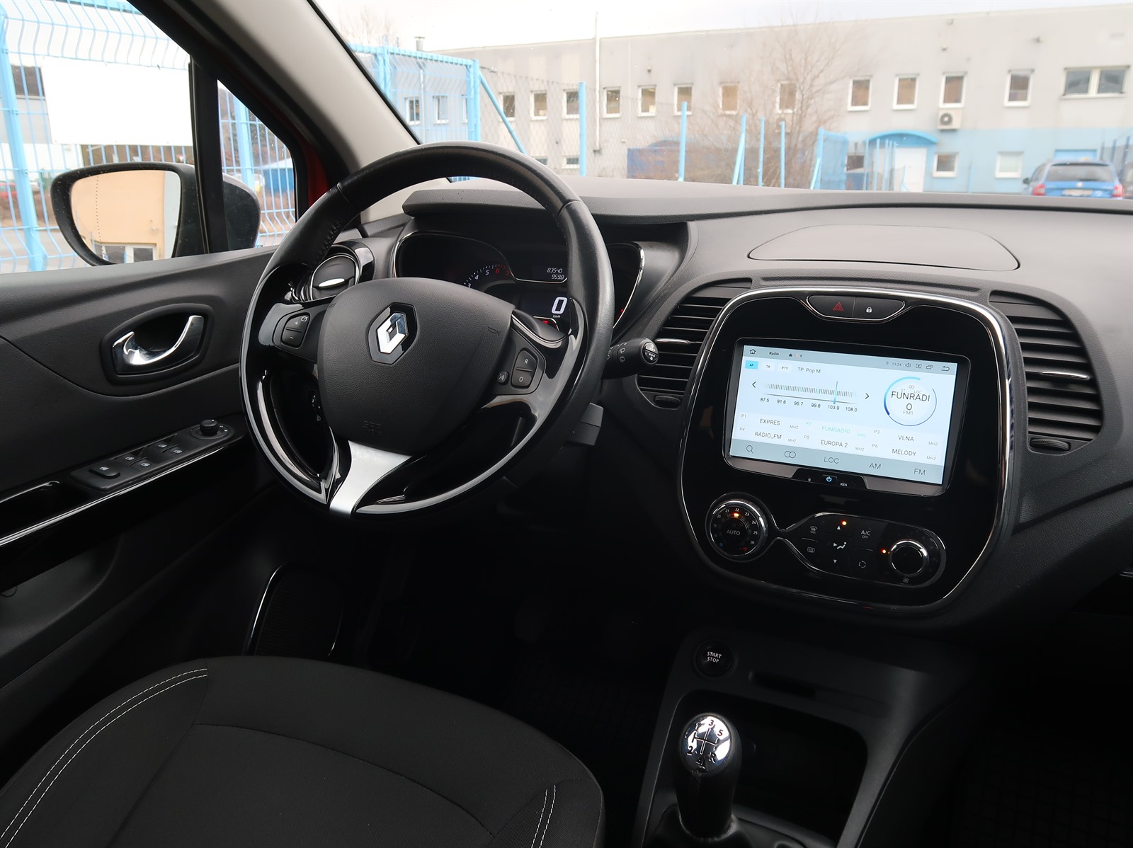 Renault Captur, 2016 - pohled č. 9
