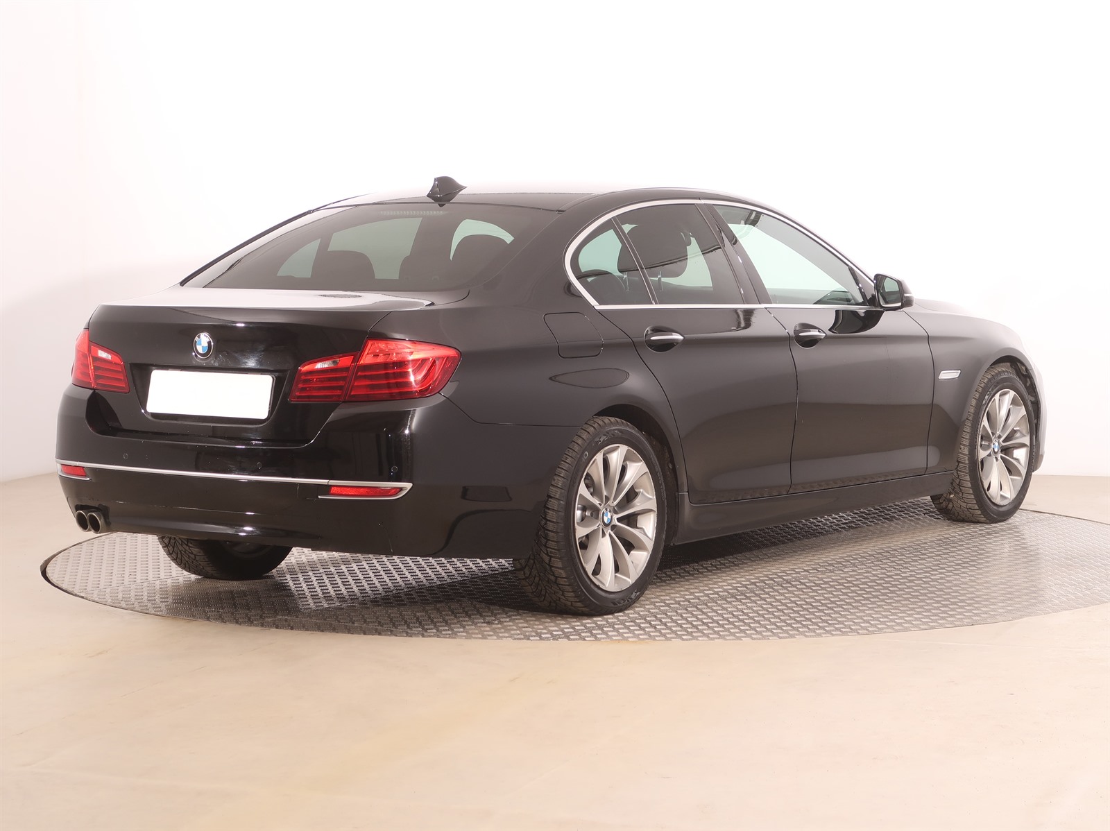 BMW Řada 5, 2014 - pohled č. 7