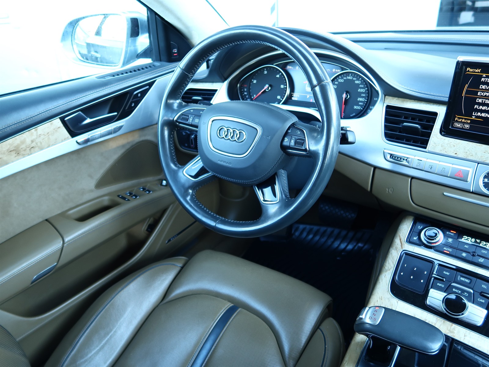 Audi A8, 2012 - pohled č. 9