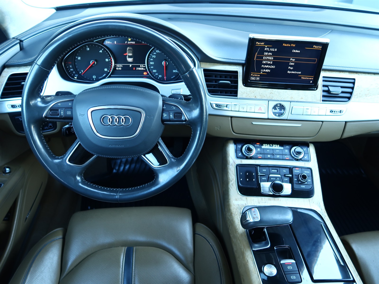Audi A8, 2012 - pohled č. 10