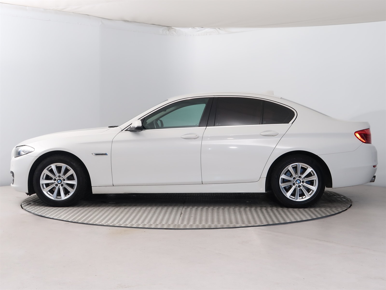 BMW Řada 5, 2015 - pohled č. 4
