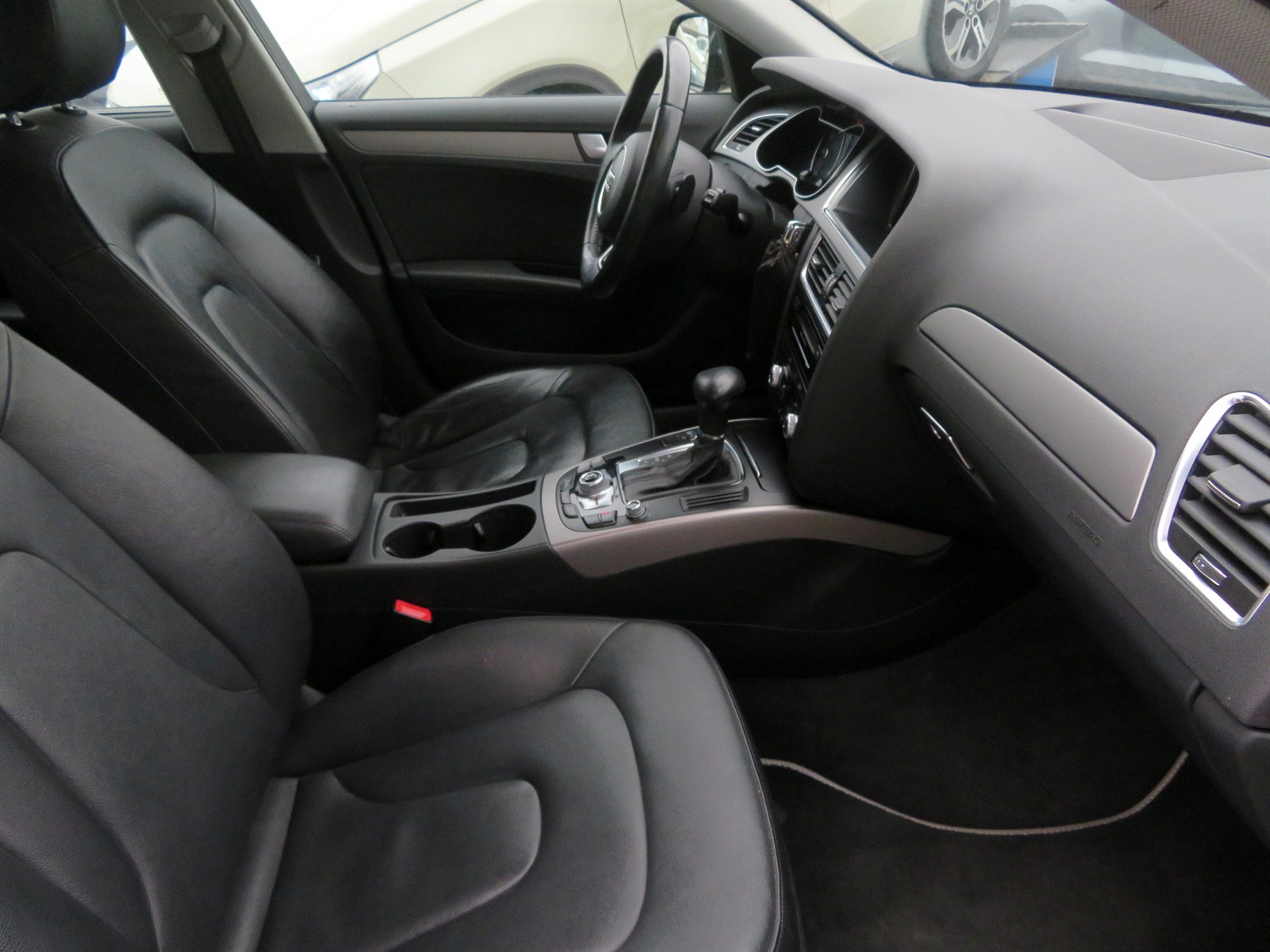 Audi A4, 2012 - pohled č. 12