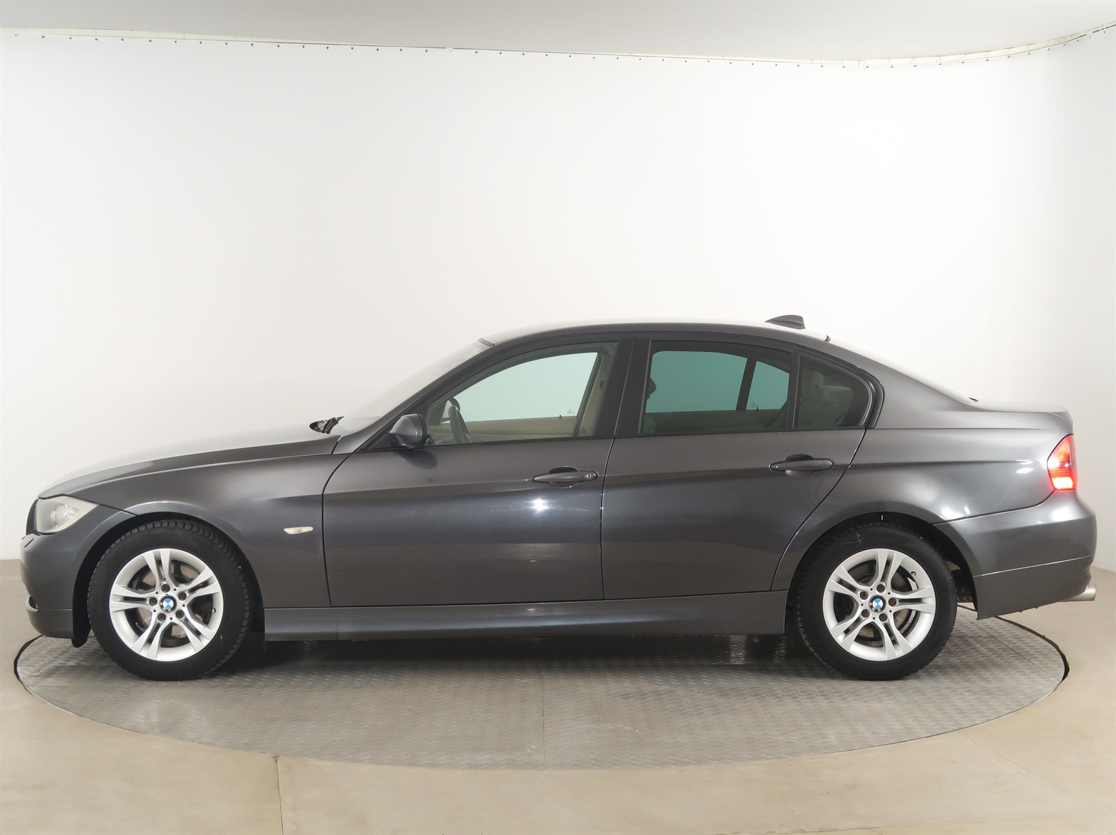 BMW Řada 3, 2008 - pohled č. 4