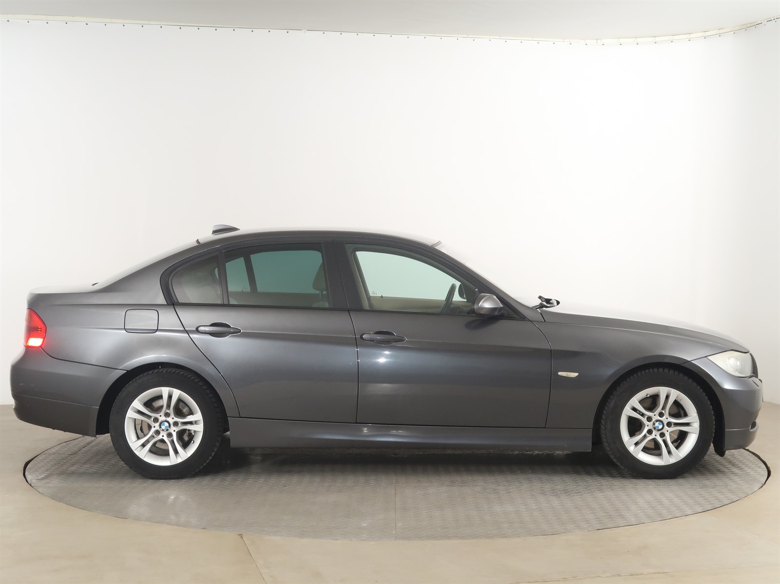 BMW Řada 3, 2008 - pohled č. 8
