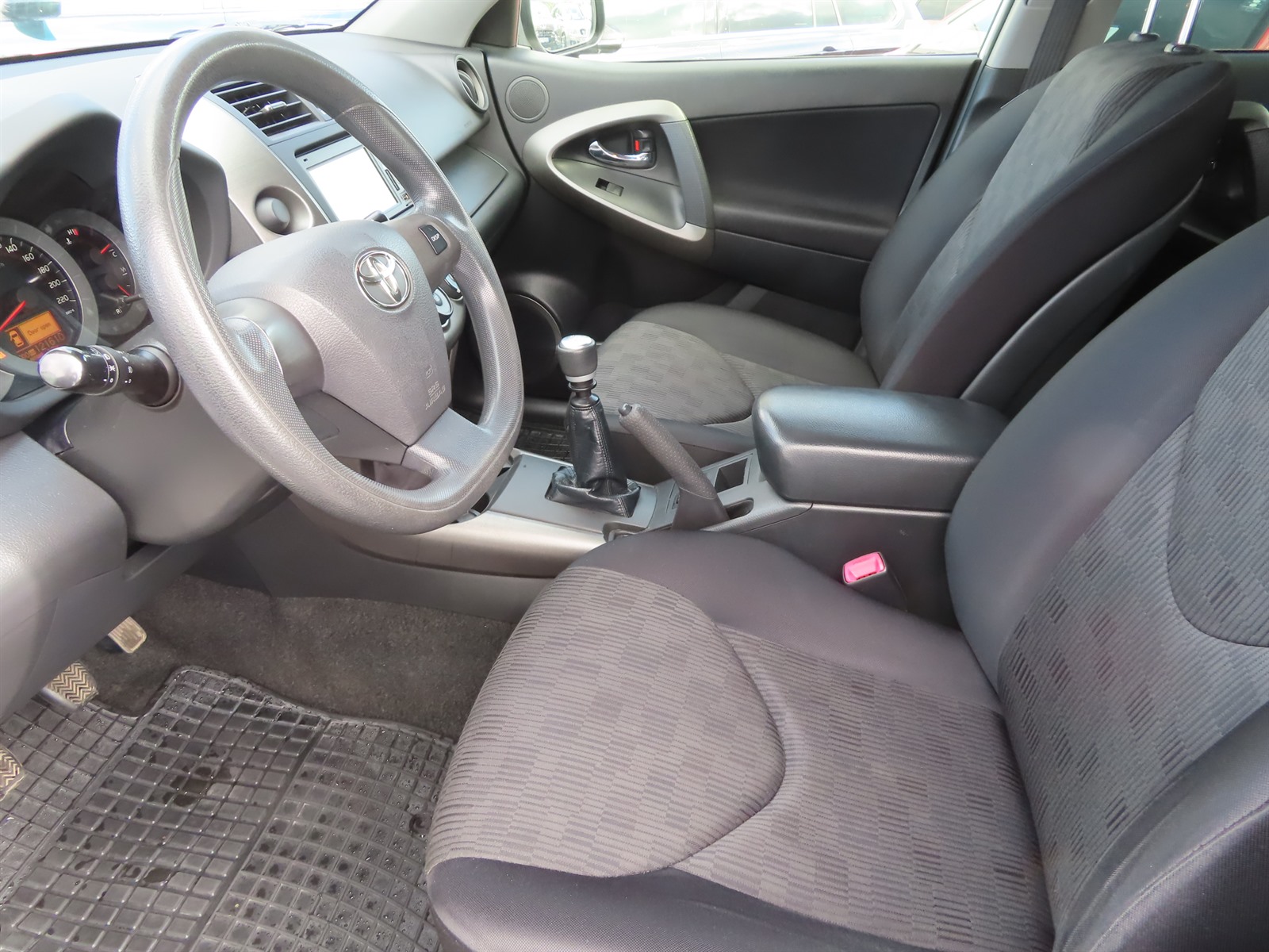 Toyota RAV 4, 2012 - pohled č. 16