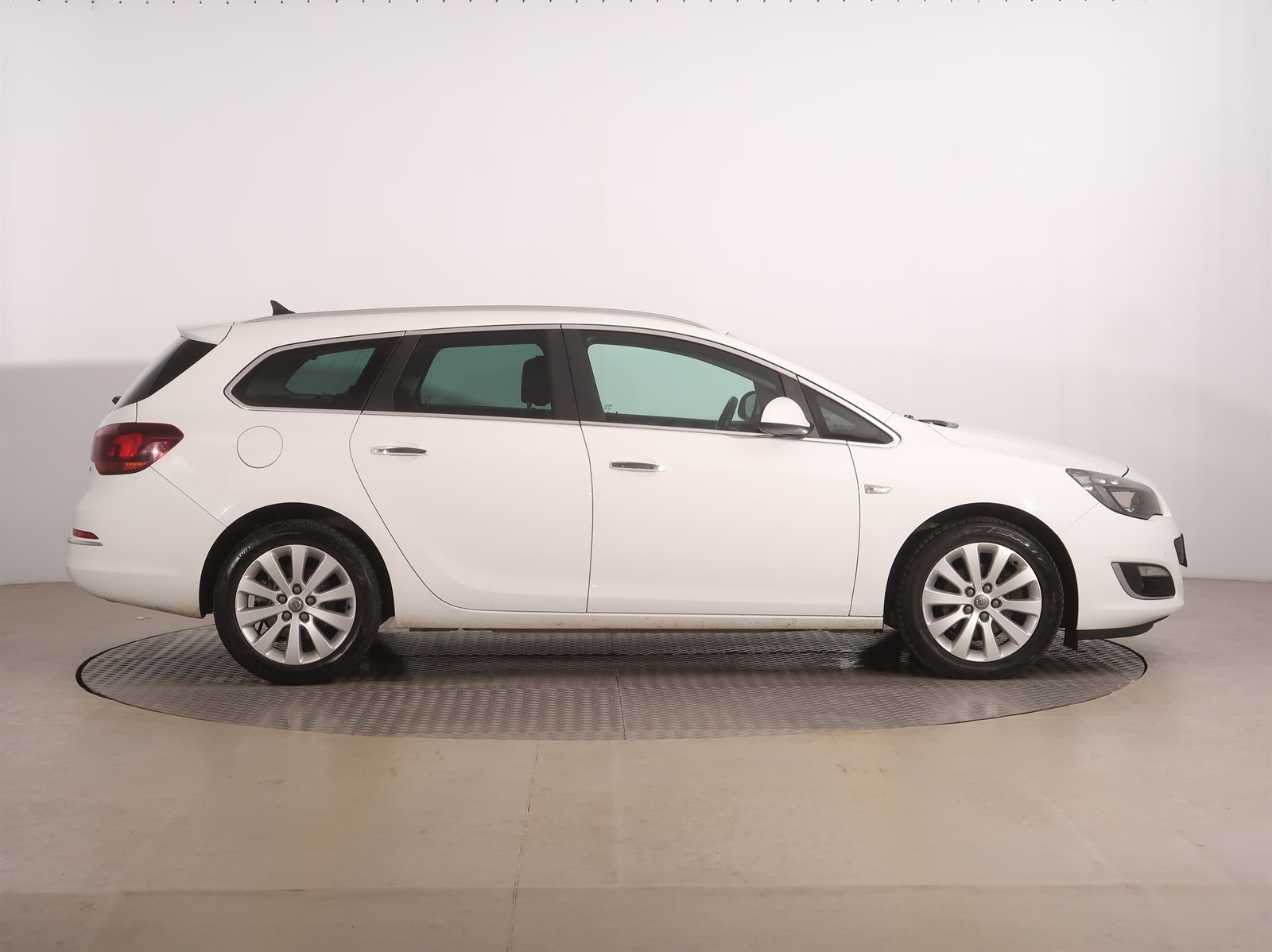 Opel Astra, 2013 - pohled č. 8