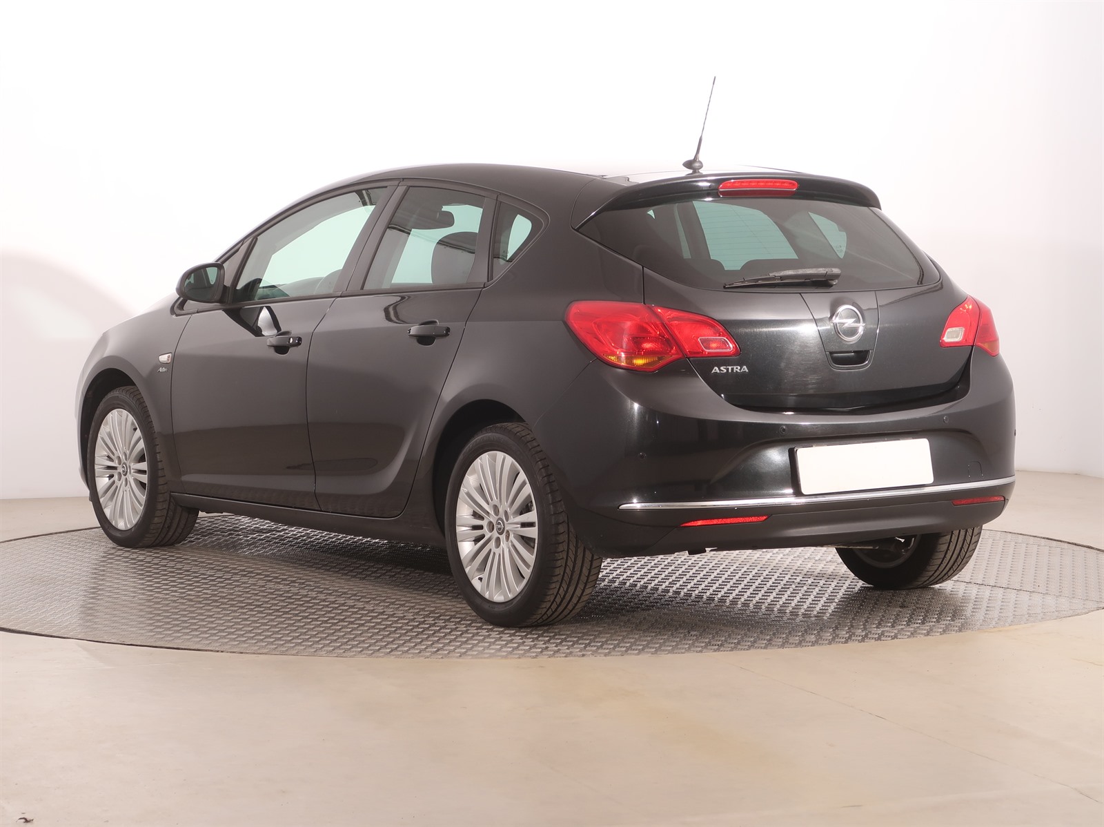Opel Astra, 2013 - pohled č. 5