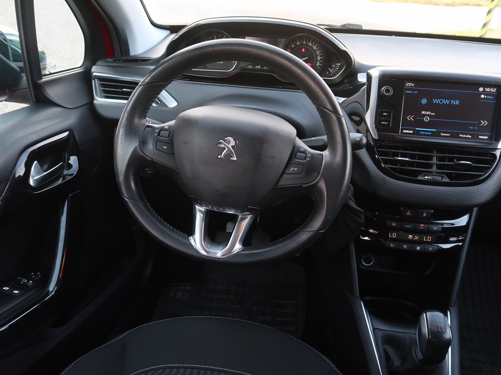 Peugeot 208, 2017 - pohled č. 9