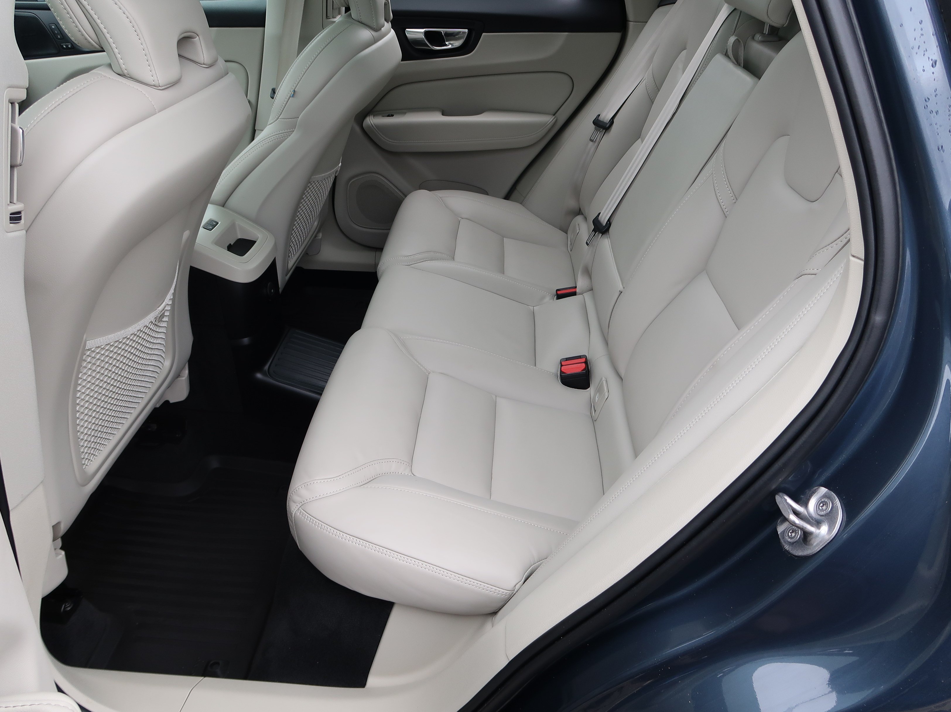 Volvo XC60, 2022 - pohled č. 15