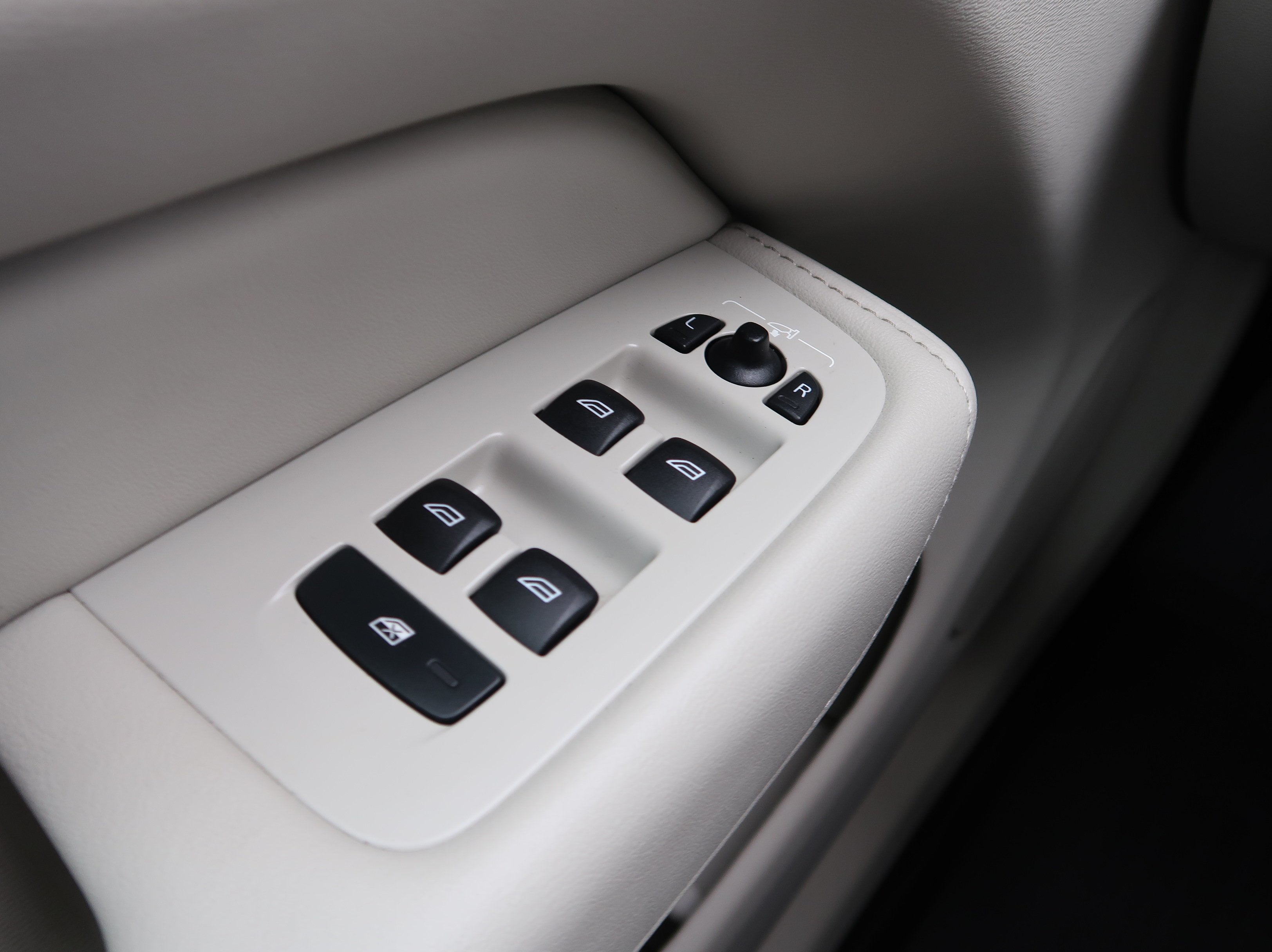 Volvo XC60, 2022 - pohled č. 23