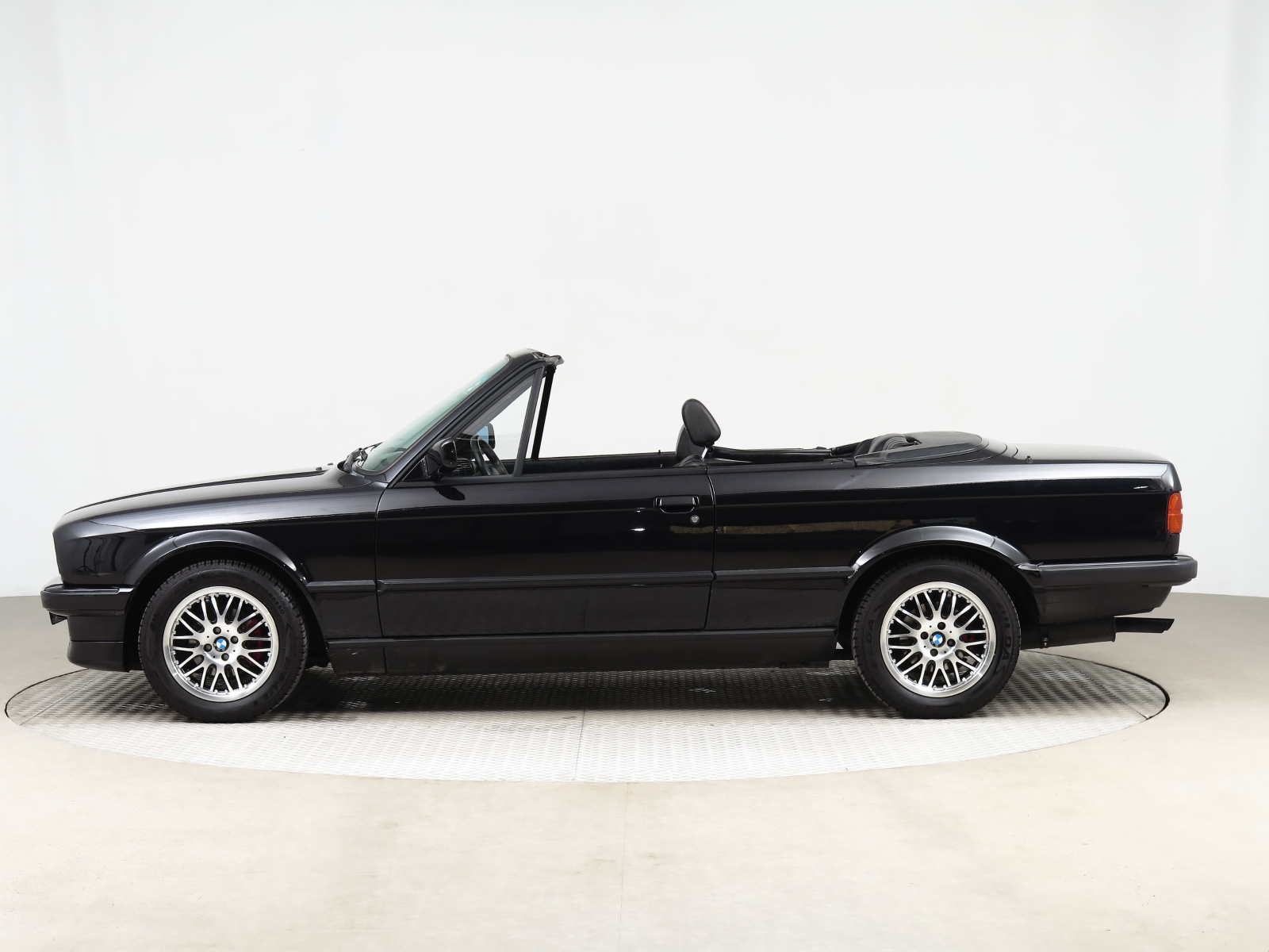 BMW Řada 3, 1989 - pohled č. 4